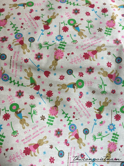 Vải vintage nền trắng họa tiết hoa và thỏ